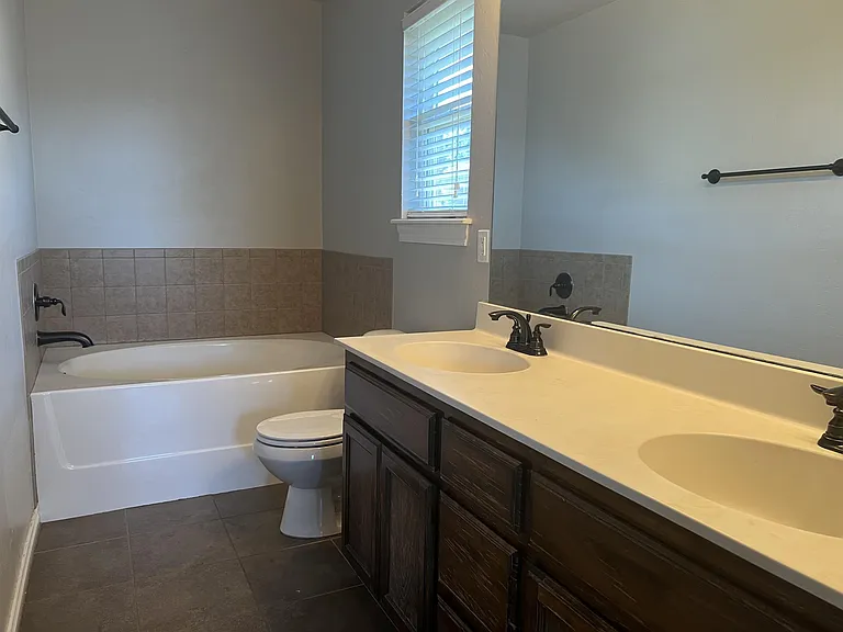 901 Greenfield Ave — Photo 15