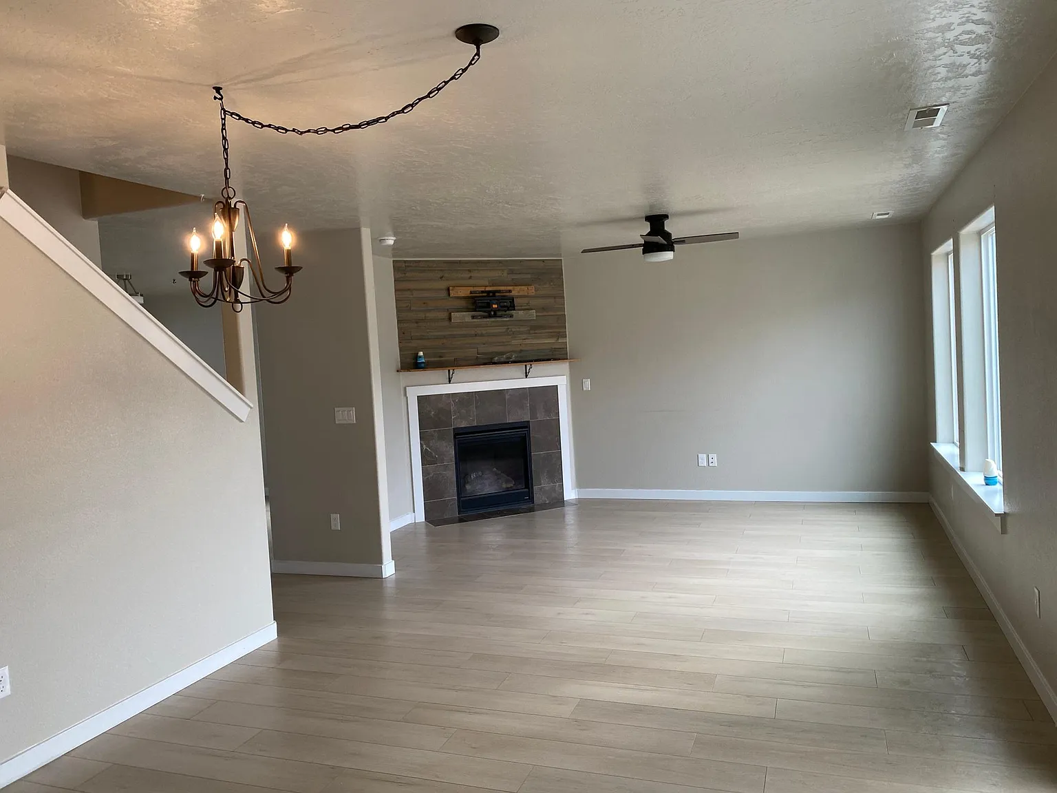 913 N Union Way — Photo 4