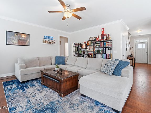 4th image of 476 Landsdowne Circle