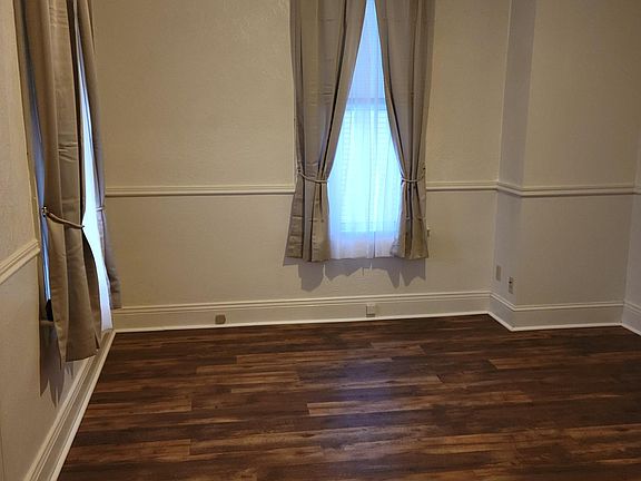 3rd image of 915 Hillsboro Ave