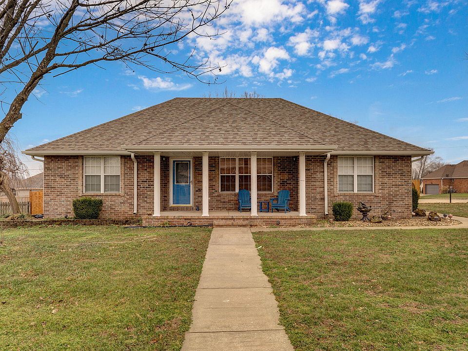 1st image of 1302 E Primrose Lane