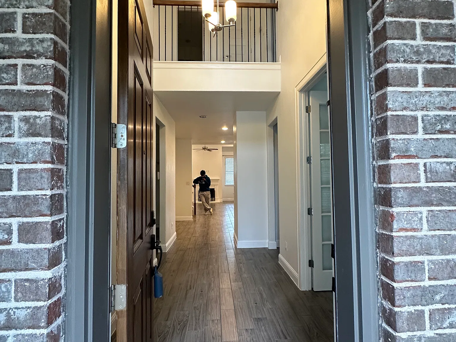 4 bed, 2.5 bath, 2546 sqft, $3,200 — Photo 2