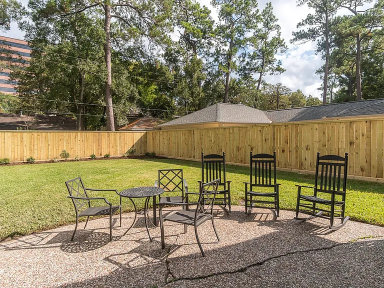 726 Thistlewood Dr — Photo 23
