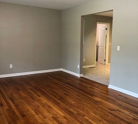 4th image of 401 Hart St