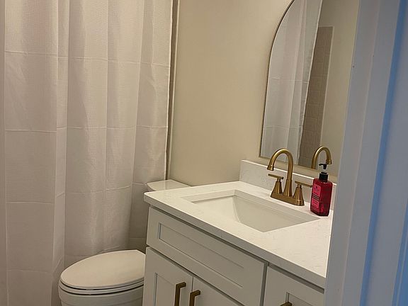3rd image of 806 Marsh Cove Pl
