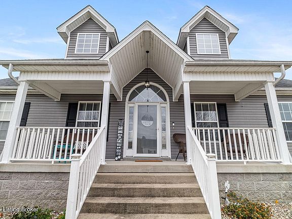 3rd image of 104 Camellia Ave