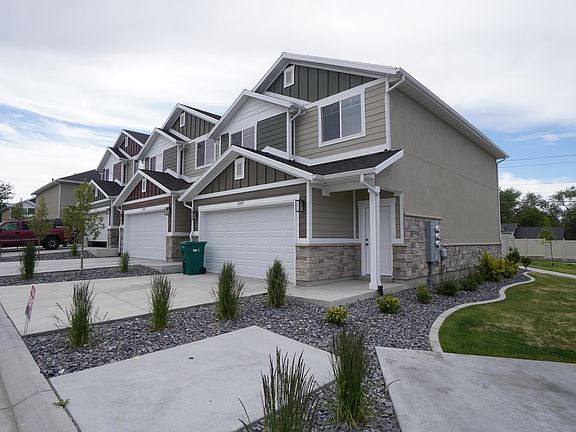 2nd image of 1167 W Canterbury Cir