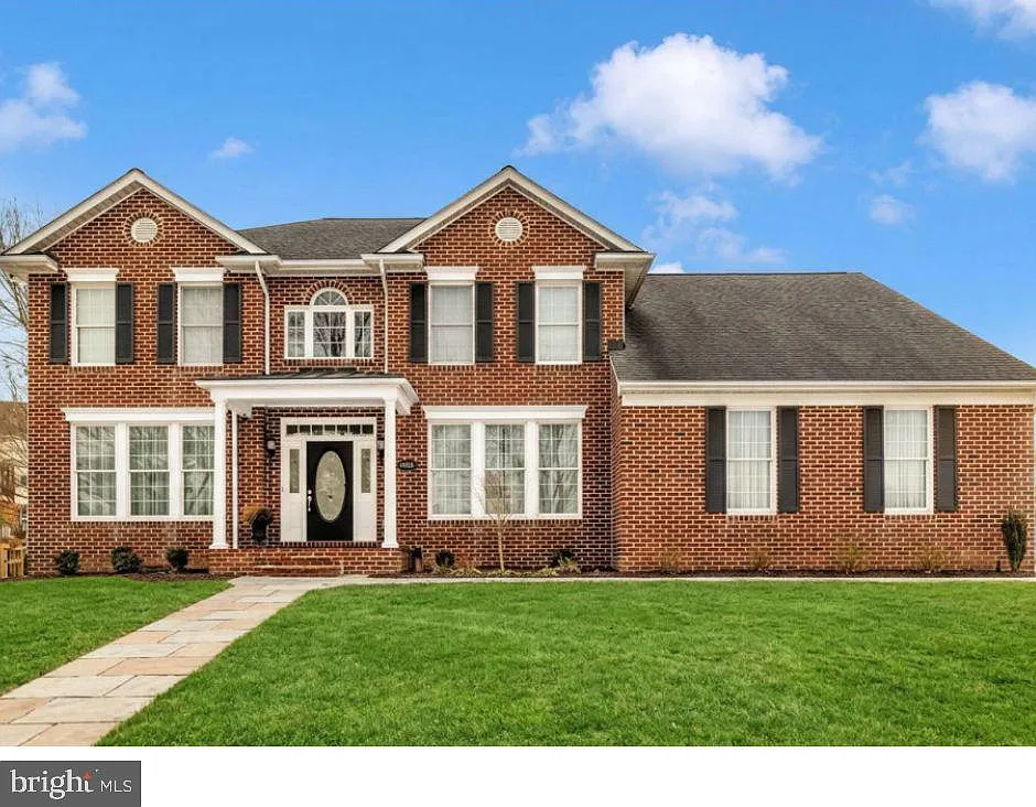 4 bed, 4694 sqft, $3,500 — Photo 1