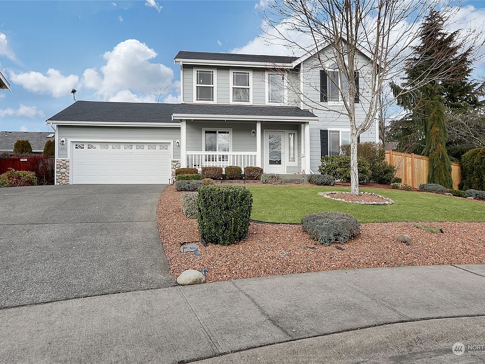 Nestled in a quiet culdesac this Park View home features 3 bdrms x 2.5 bath + office/extra room downstairs.  Kitchen with separate dining area flows into the living room with gas fireplace.  Fully fenced backyard with garden area/boxes and storage shed. New interior paint, new roof 1 1/2 years ago, new furnace in Jan 2023 and much more!  >