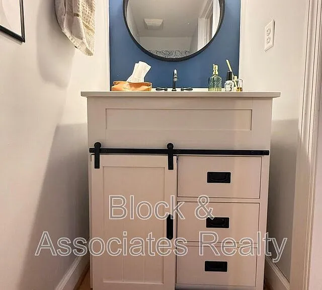 210 E Davie St — Photo 16