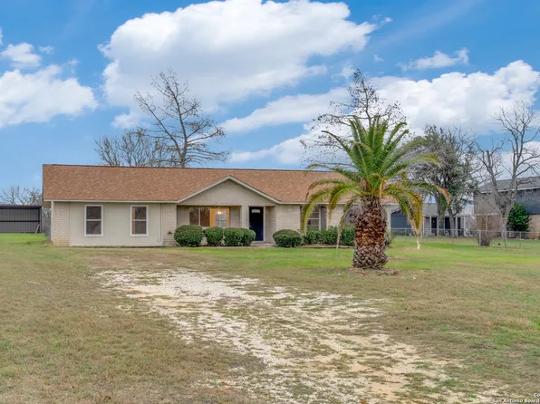 12587 La Vernia Rd, St Hedwig, TX 78152