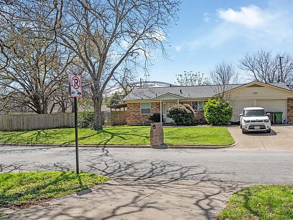 3rd image of 1209 Wildwood Dr