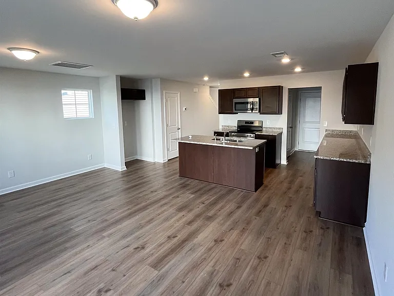 330 Canary Grass Ct — Photo 7