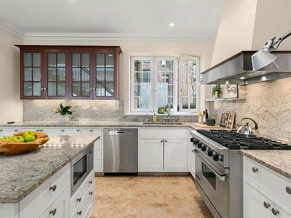 5th image of 64 Washington Mews