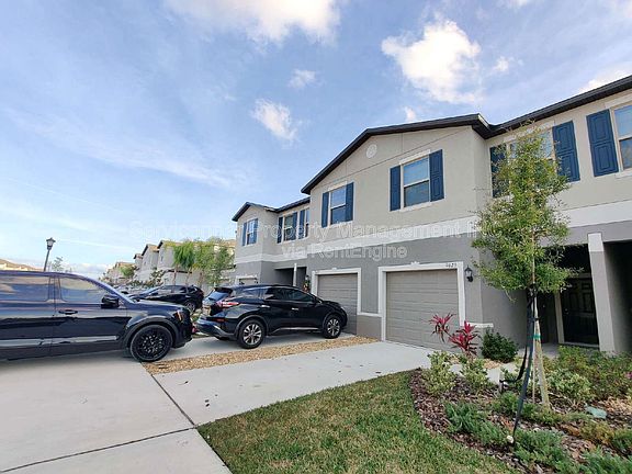 3rd image of 9625 Pembrooke Pines Dr