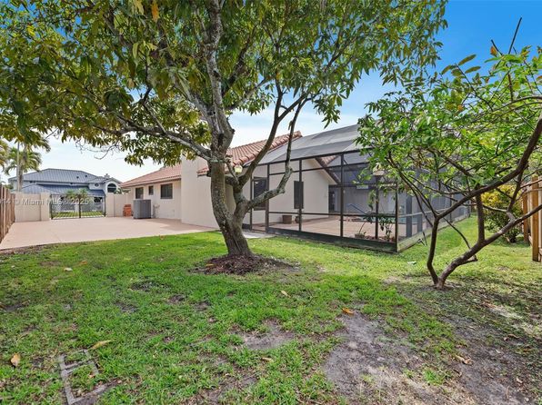 10061 SW 144th St, Miami, FL 33176