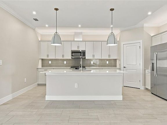 2nd image of 19442 Viewmont WAY