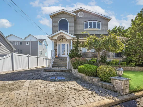 3664 Somerset Drive, Seaford, NY 11783