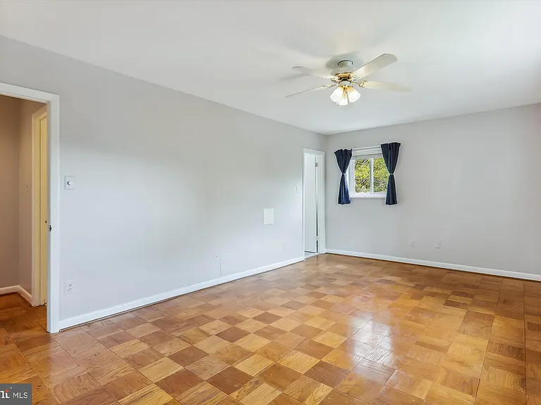 10631 Montrose Ave #M-202 — Photo 20