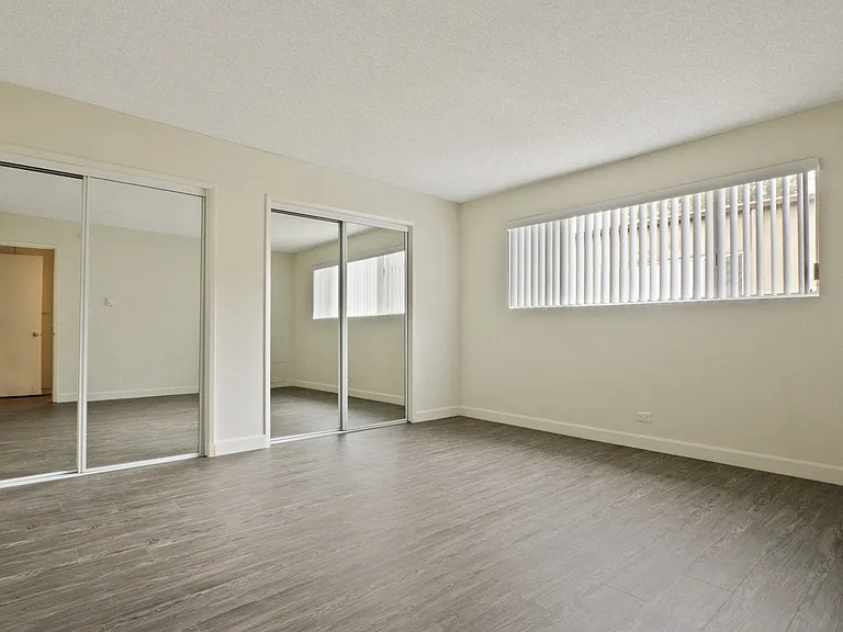 3749 McLaughlin Ave. — Photo 27