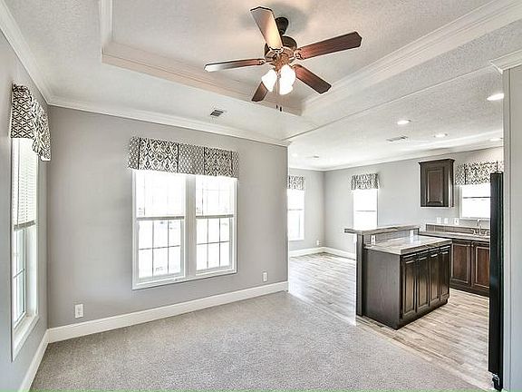 5th image of 13129 Grape Ave