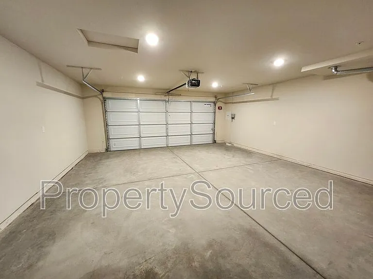 934 W Alameda St #A — Photo 13