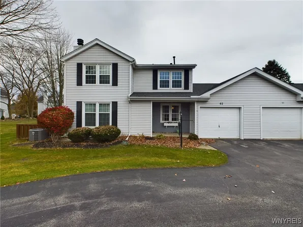92 Stepping Stone Ln, Orchard Park, NY 14127