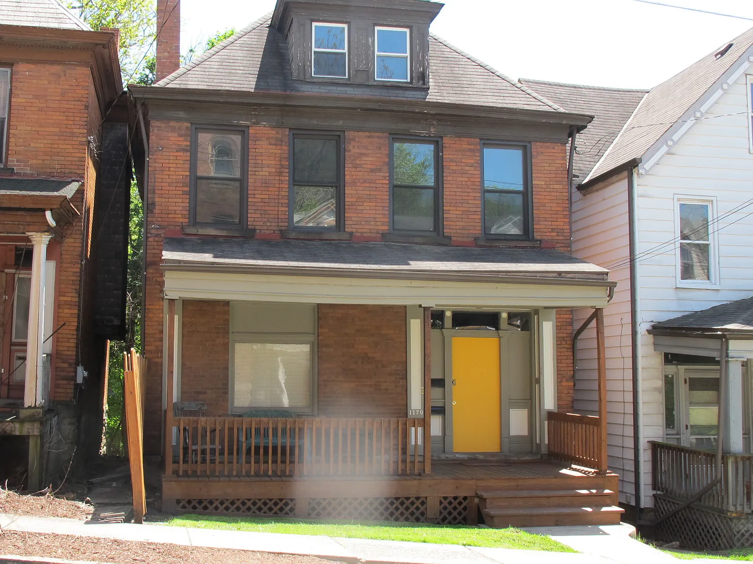 2 bed, 1000 sqft, $1,050 — Photo 2