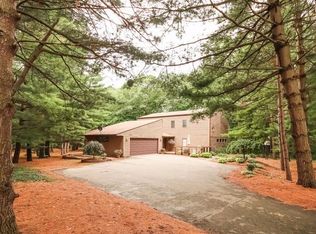 9509 Whispering Pines Dr, Saline, MI
