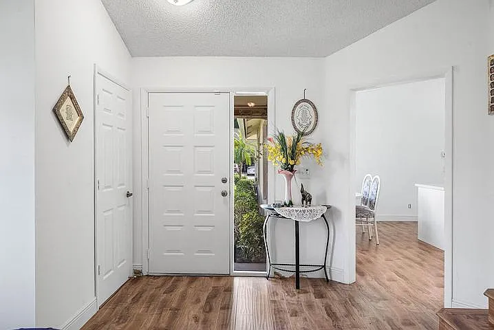 3 bed, 1665 sqft, $3,400 — Photo 4
