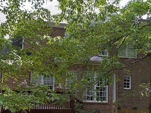 4th image of 1010 Blanton Pl