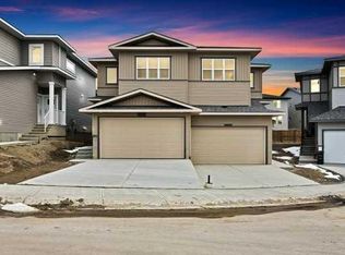 86 W Heritage Cir, Cochrane, AB T4C3G9