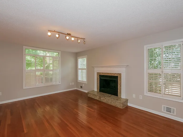 135 Masters Dr — Photo 7
