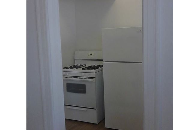 5th image of 845 S Normandie Ave APT 4