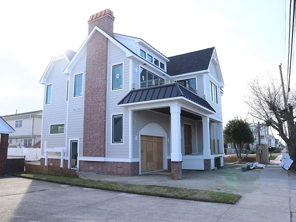 2nd image of 302 E Hollywood Ave