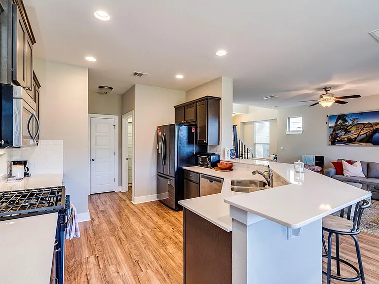 9500 Hunter Ln — Photo 10