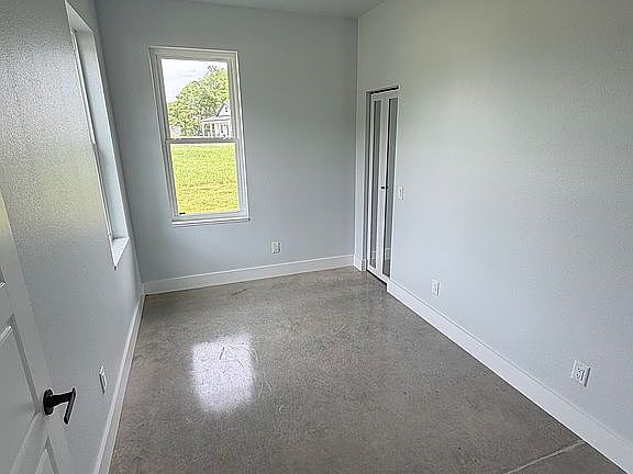 5th image of 509 E Iowa St