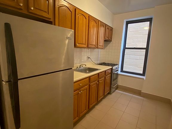 3rd image of 25-81 31st St #B3