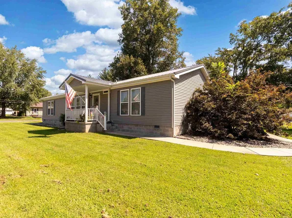 302 S Marion Rd, West Frankfort, IL 62896
