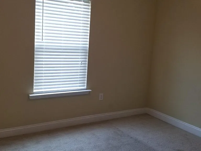 9718 Estate Dr — Photo 18