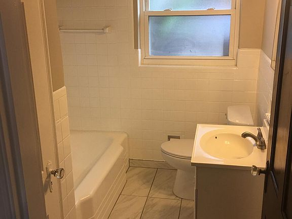 4th image of 4015 Paxton Ave #1