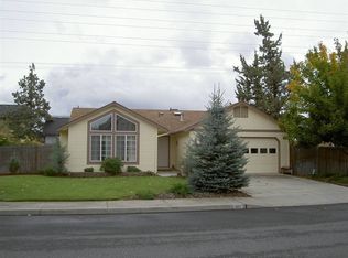 886 NE Locksley Dr, Bend, OR 97701