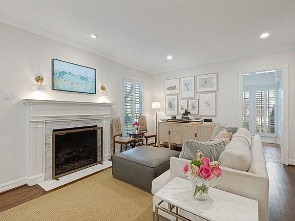 5th image of 6044 Kenwood Ave