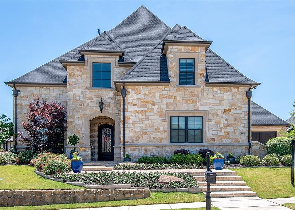 1st image of 805 Champagne Dr