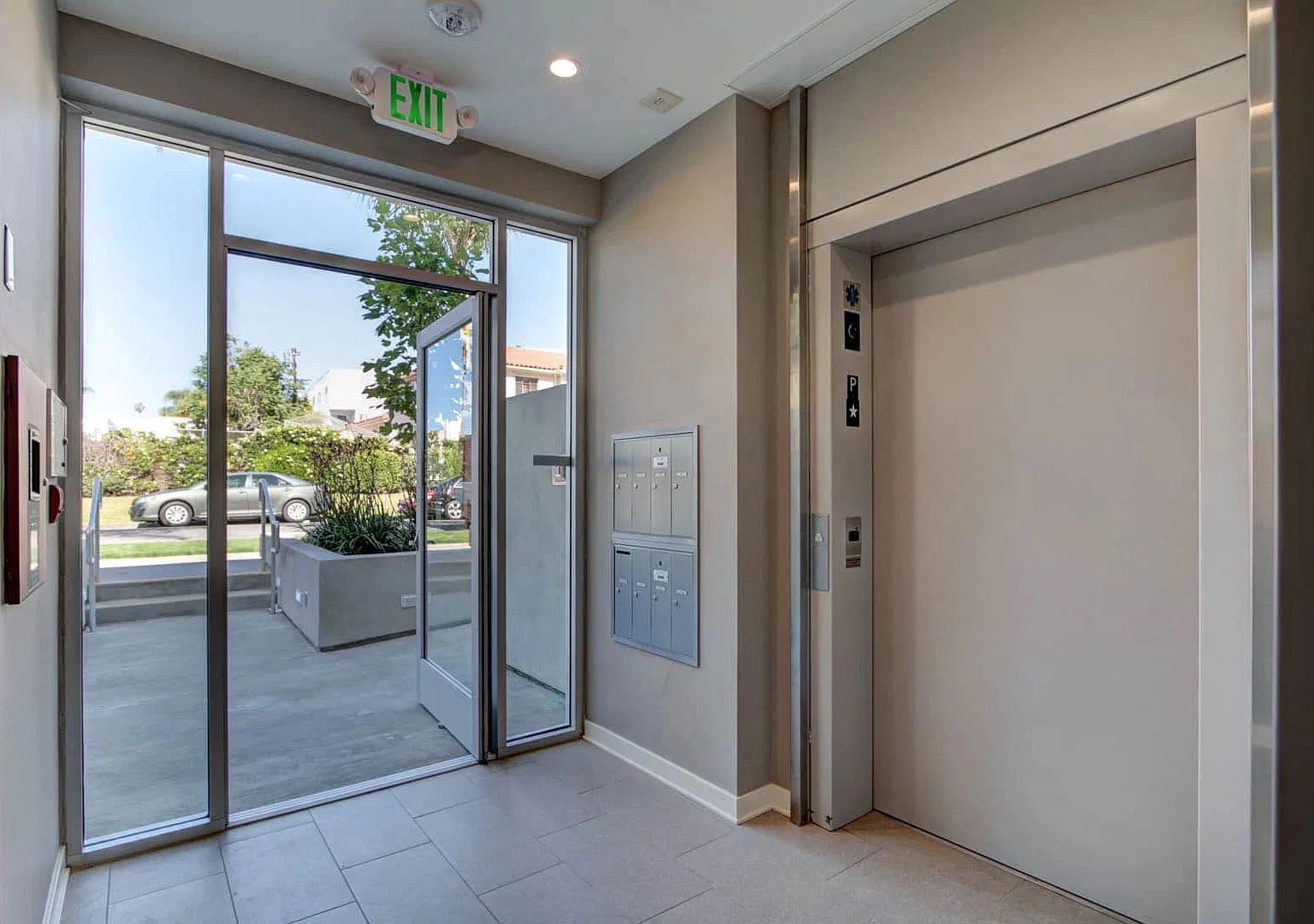 1210 S Corning St — Photo 4