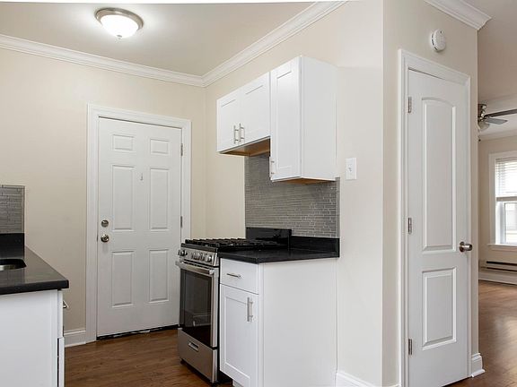 4th image of 3815-23 N Greenview Ave #17-10E