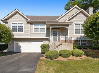 17437 Sauk Dr, Lockport, IL 60441