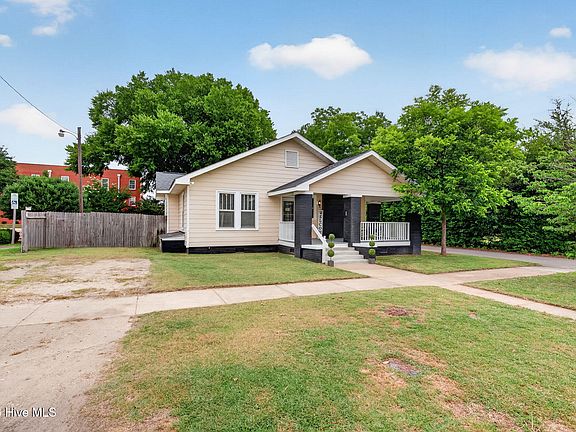 4th image of 301 E Divine Street