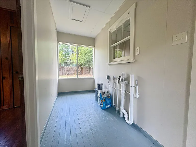 815 Lizzie St — Photo 15