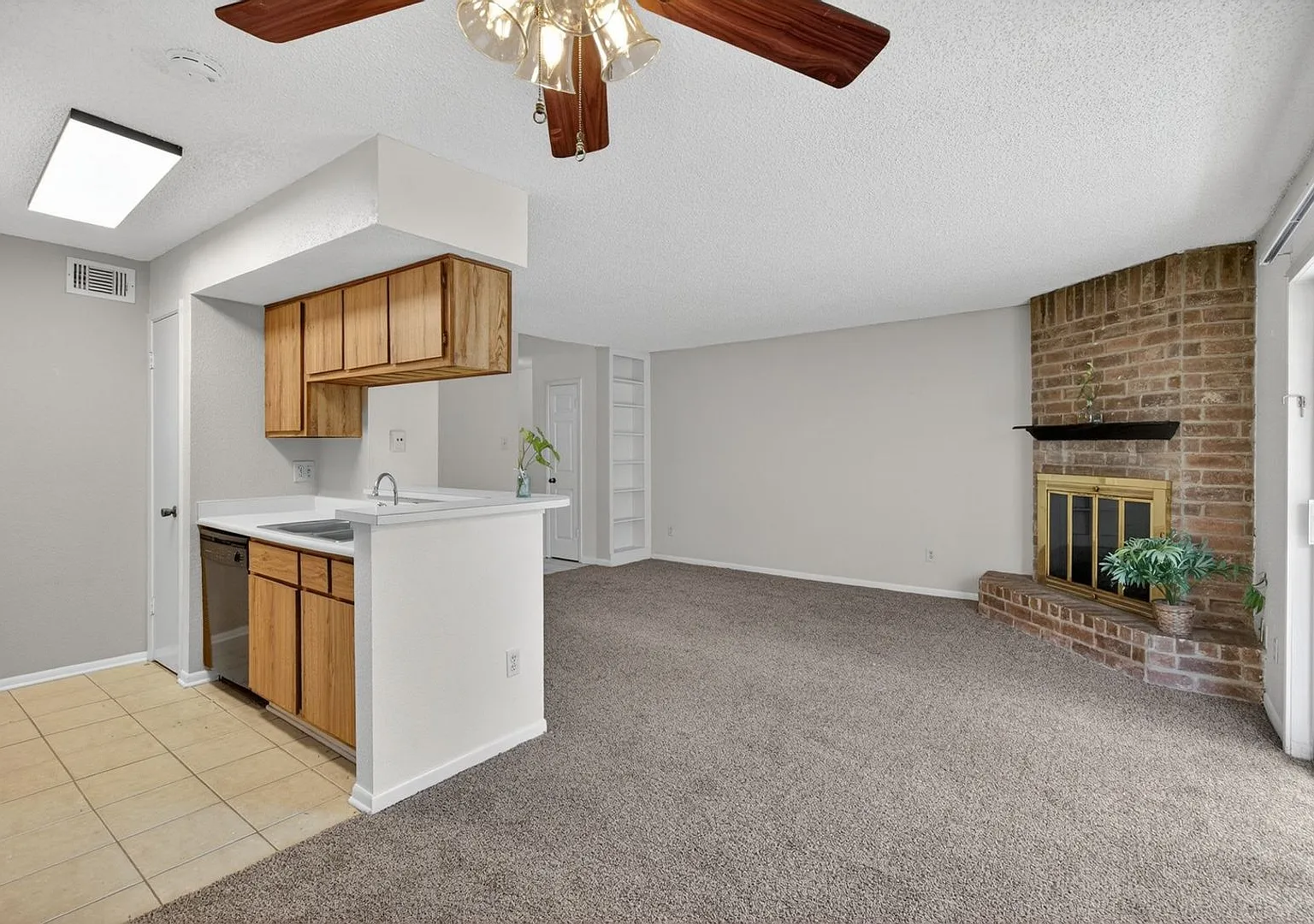Charming 1BR Condo in Houston — Photo 4